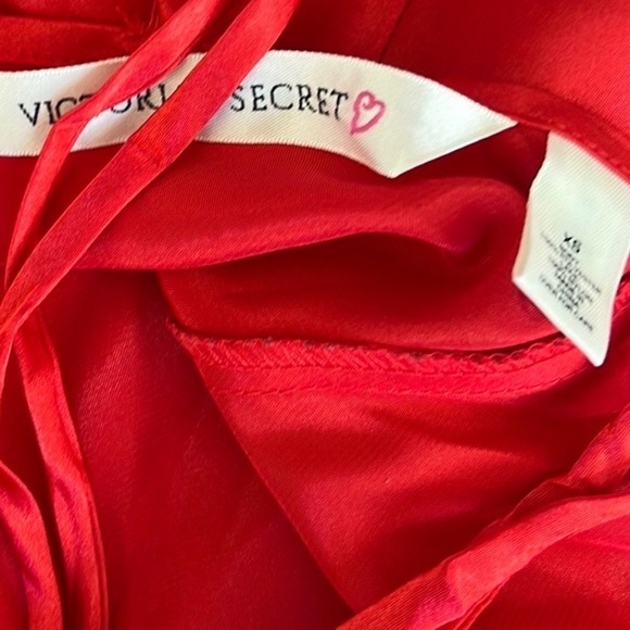 90s Vintage Victoria’s Secret Red Satin Slip - Picture 3 of 4